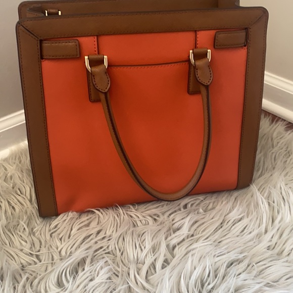 Fall Michael Kors Handbag - Picture 3 of 7